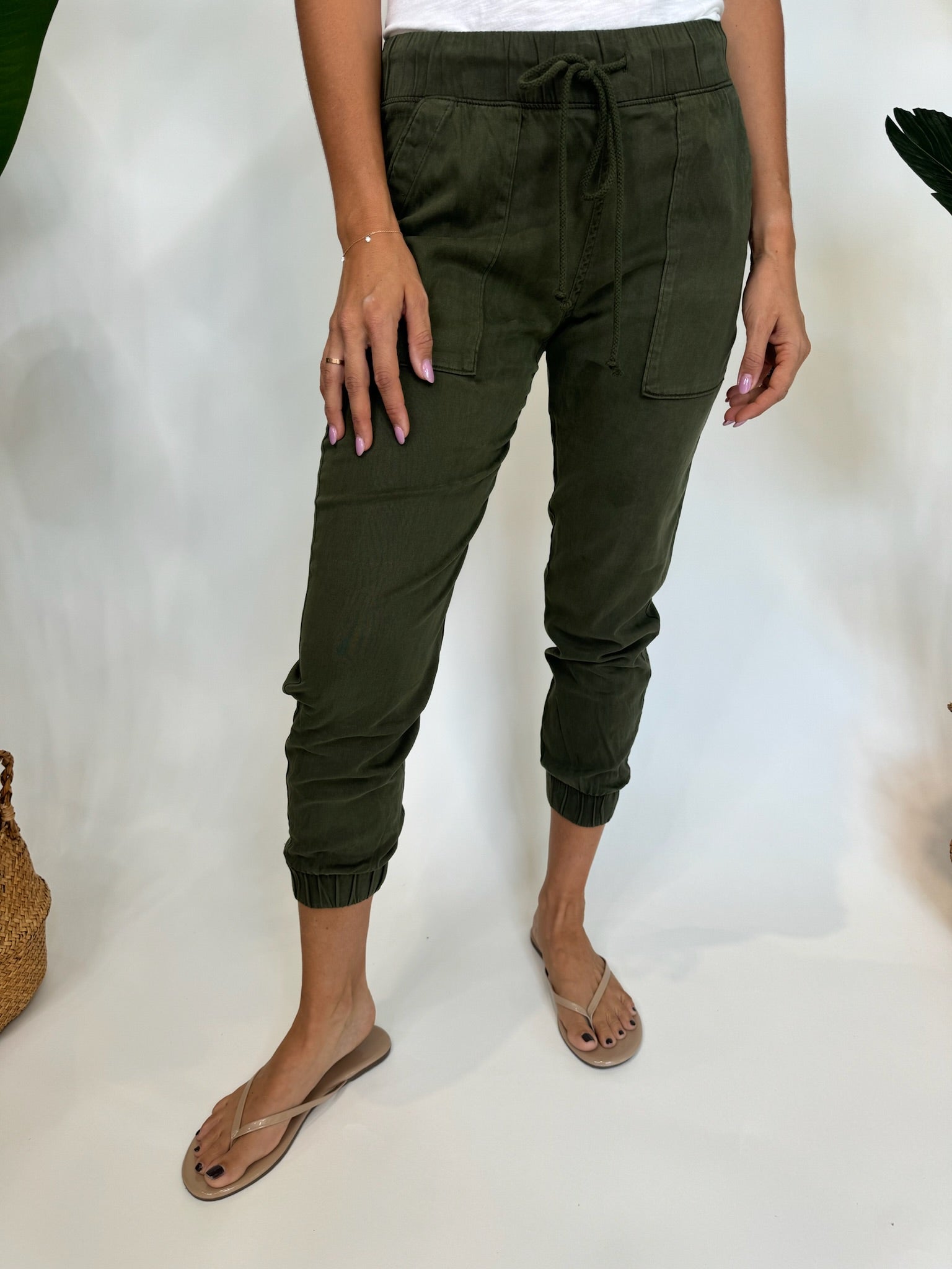 Bella Dahl Pocket Jogger | Vagabond Apparel Boutique