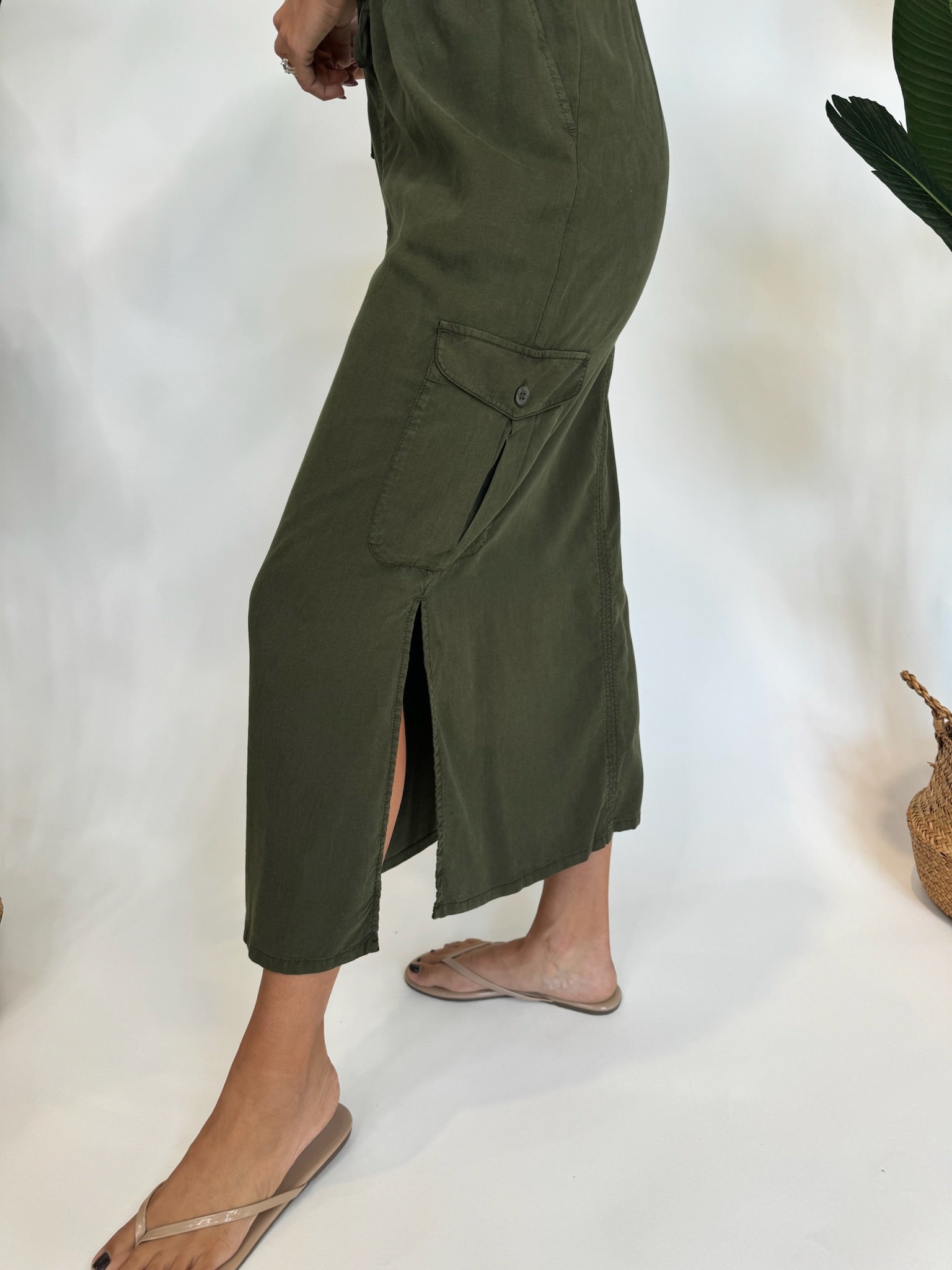 Bella Dahl Cargo Midi Skirt | Vagabond Apparel Boutique