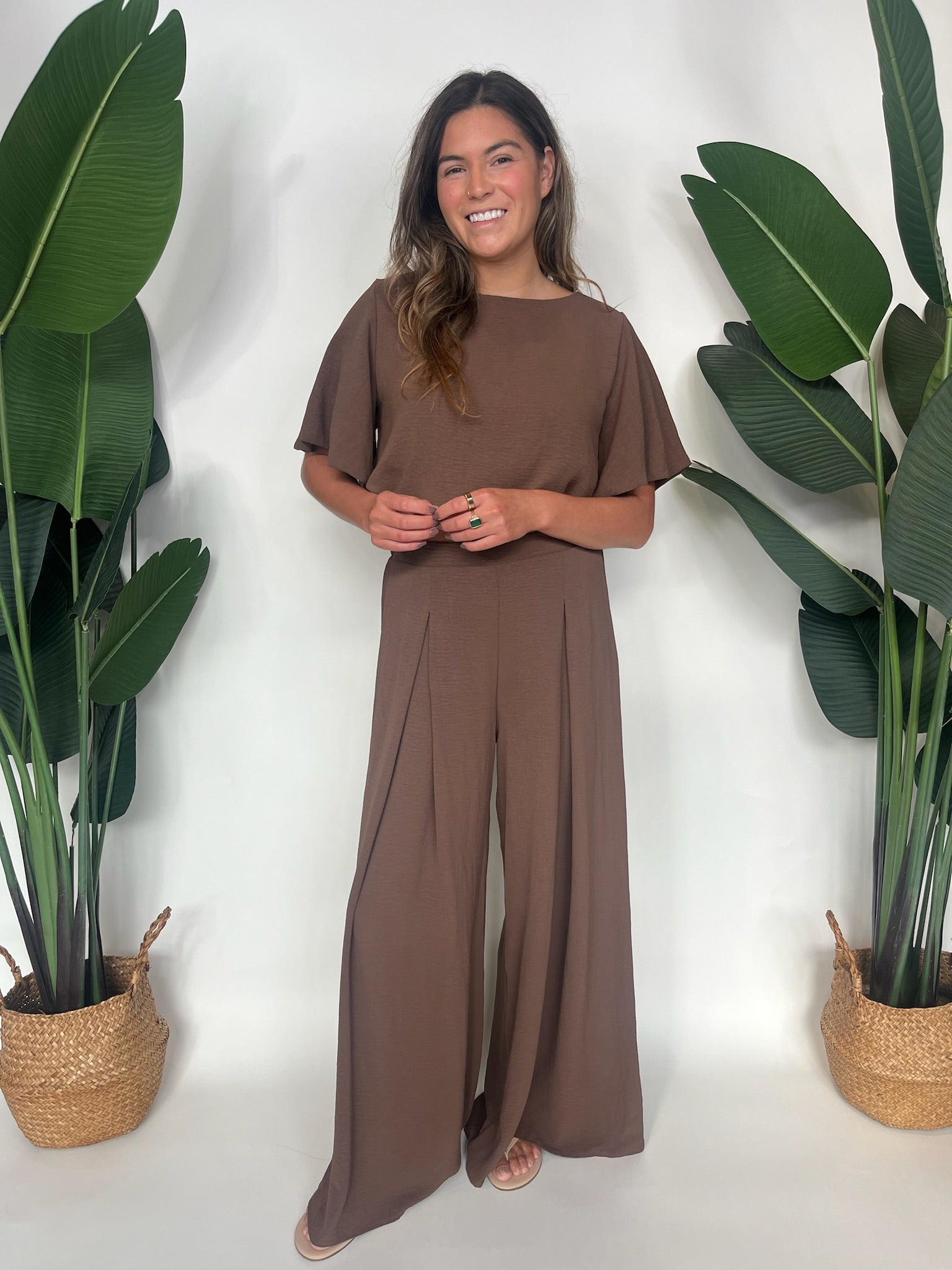 KLD Matte Crepe Pleated Wide Leg Pant Mocha | Vagabond Apparle Boutique