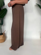 KLD Matte Crepe Pleated Wide Leg Pant Mocha | Vagabond Apparle Boutique