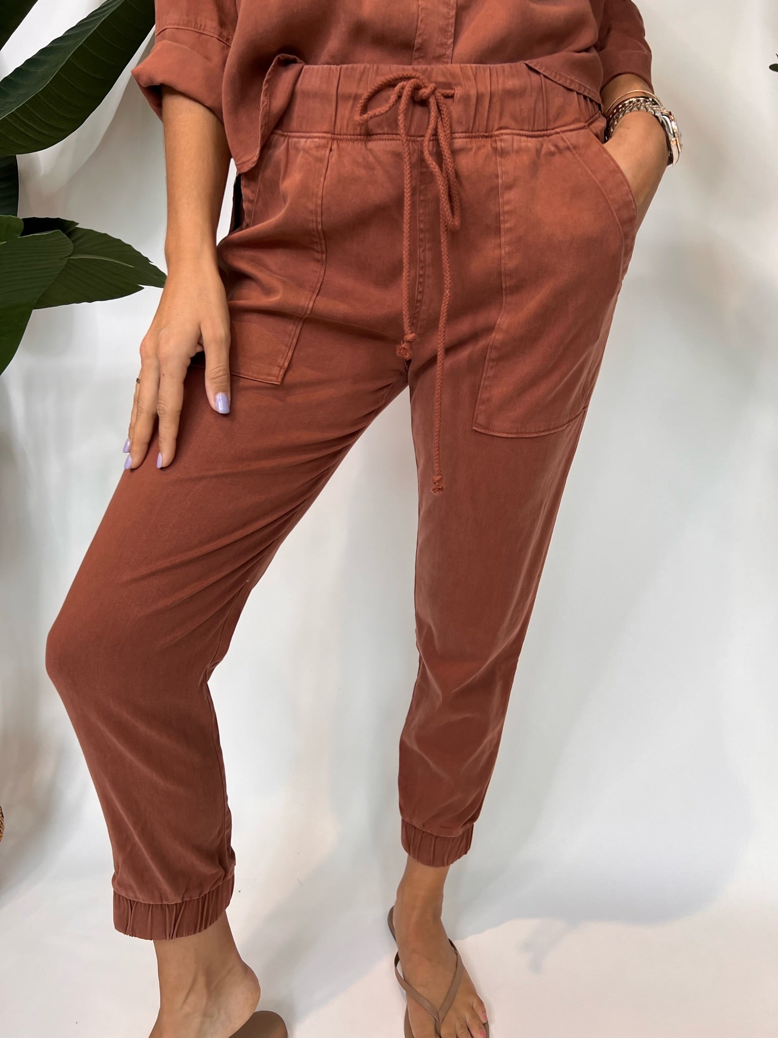 Bella Dahl Pocket Jogger Vagabond Apparel Boutique