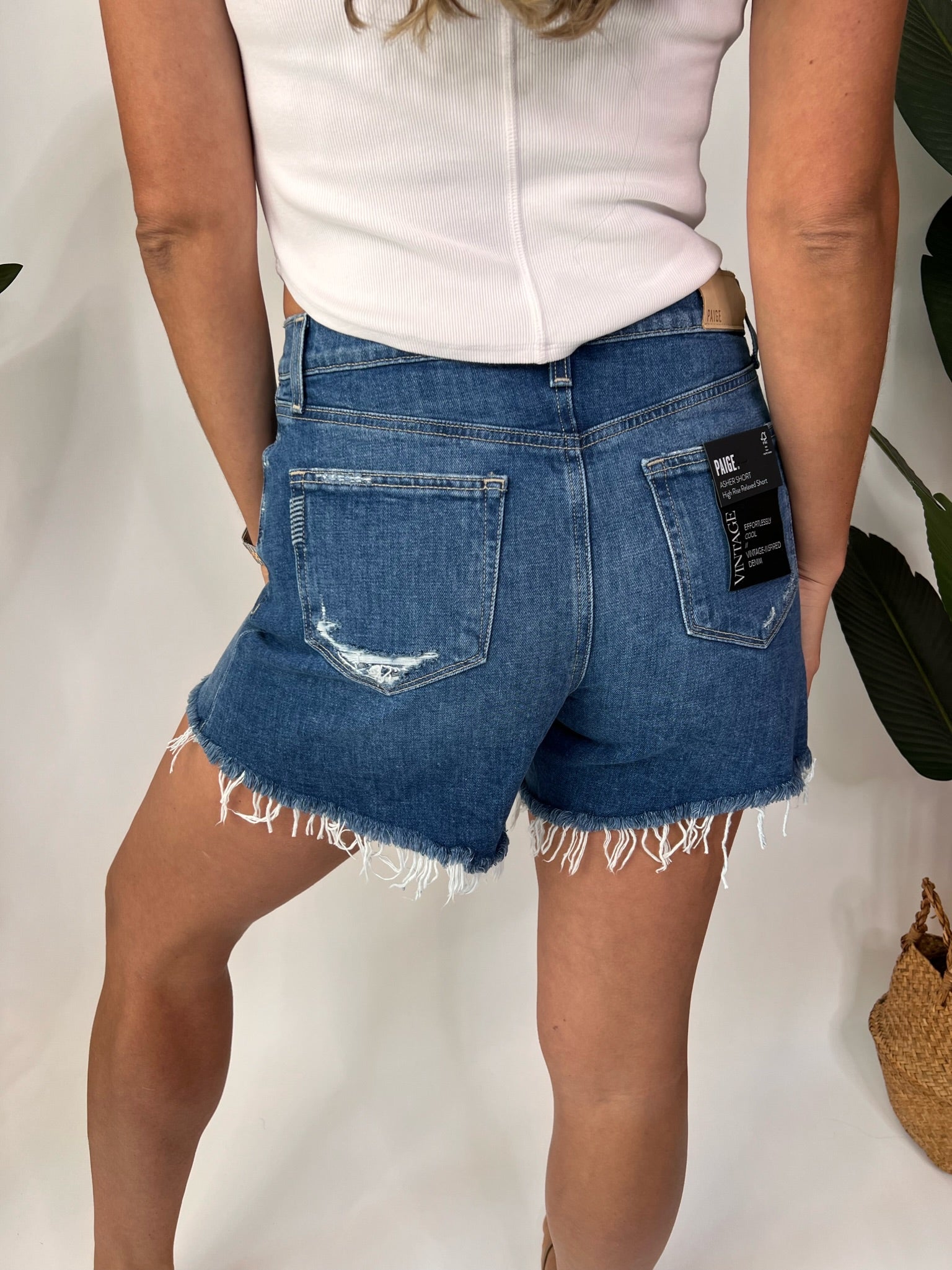 Paige Asher Short Chillin Destructed W/ Frayed Hem